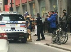“灭霸多伦多遭到警方逮补”的照片走红